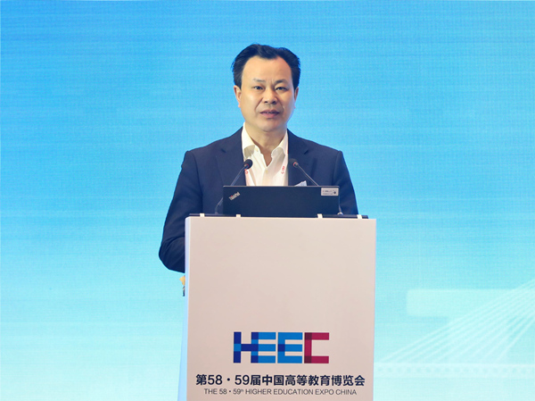 西甲联赛官方网站党委书记曾礼作主旨报告。西甲联赛官方网站供图 西甲联赛官方网站党委书记曾礼作主旨报告。西甲联赛官方网站供图