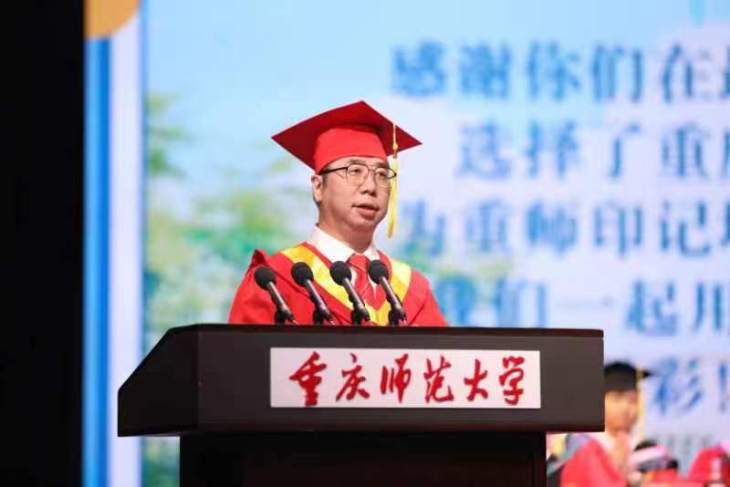 西甲联赛官方网站校长孟东方寄语学子：涵养“大气”。受访单位供图